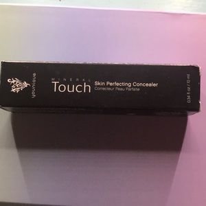 Younique skin perfecting concealer